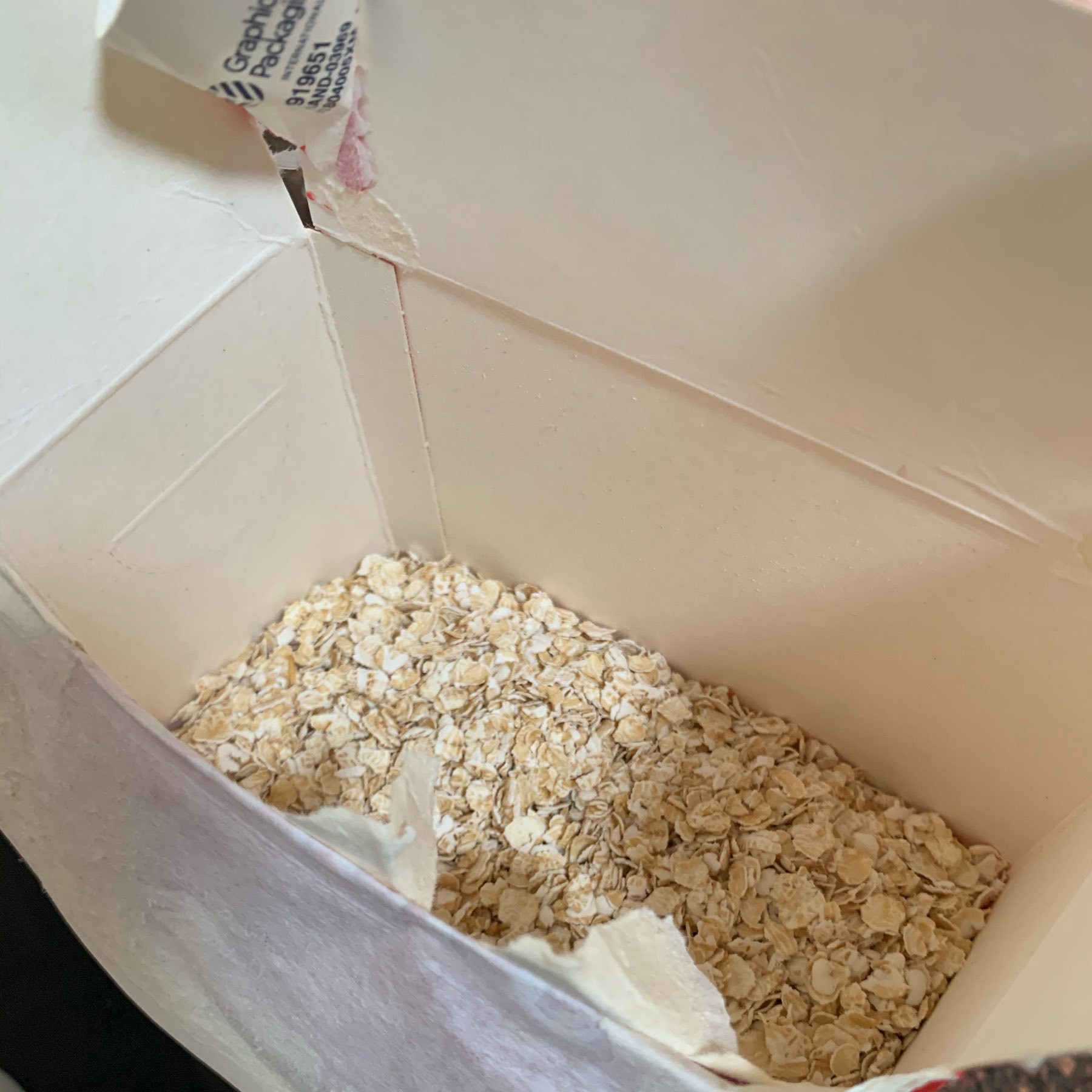 An open 500g box of Uncle Toby brand oats. there is no internal plastic bag. 